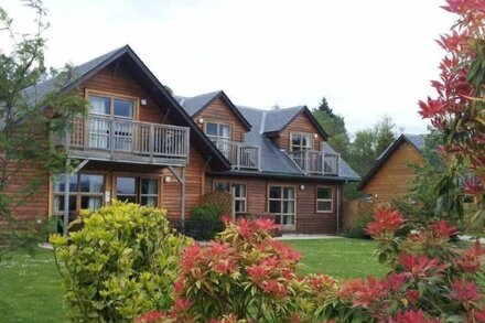 Mellerstain Lodge (No.2) Pets allowed - sleeps 6 guests  in 2 bedrooms