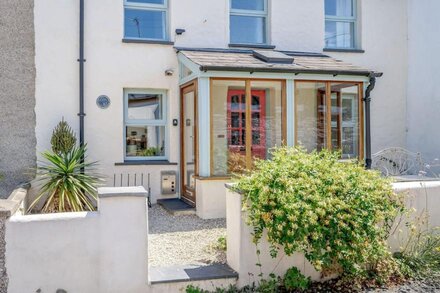 SEA PICKLE COTTAGE, pet friendly in Llangwm, Pembrokeshire