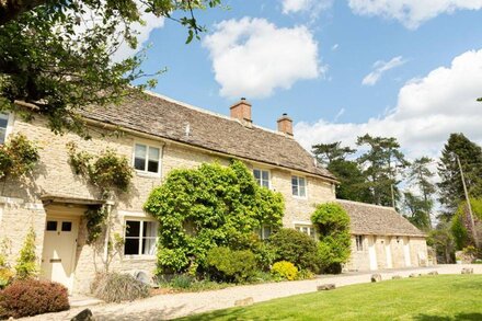 Beautiful Cotswold Cottage- Casina Cottage