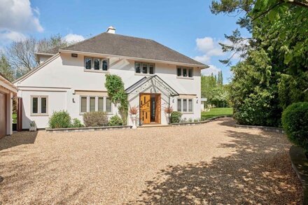 The Most Amazing House In Cheltenham / Cotswolds Ideal For Parties & Families