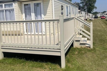 Stunning 3-Bed Caravan in Clacton-on-Sea