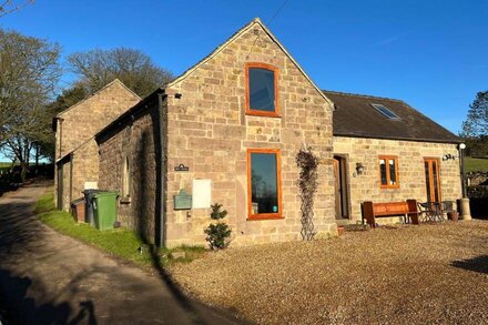 BENT CHAPEL COTTAGE, pet friendly, with a garden in Wirksworth