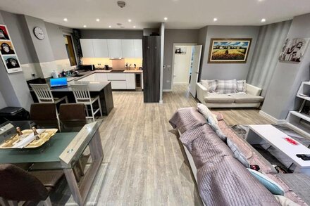 Luxury Penthouse 5* sleeps 9 with parking