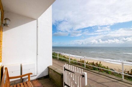 Flat 1 Beach House, 4 East Cliff