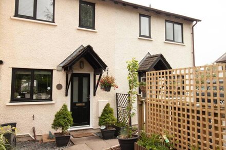 3 STRICKLAND COURT, family friendly, with a garden in Kendal