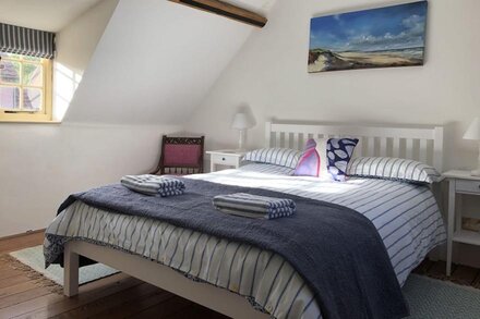 Chapel Cottage, Sleeps 6, Nr to Wells. EVCP, WiFi, Garden, Great for families