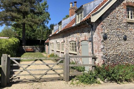 Chapel Cottage, Sleeps 6, Nr to Wells. EVCP, WiFi, Garden, Great for families