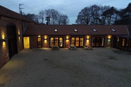 Woodpecker Barn, Sleeps 8 (4 Bedrooms)