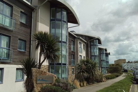 Amazing views of Fistral Beach with secure parking for 2 vehicles