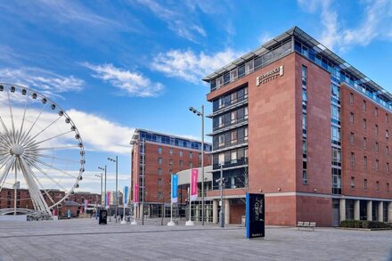 Studio Suite Near River Mersey | Free Wi-Fi + Fitness Centre On-Site