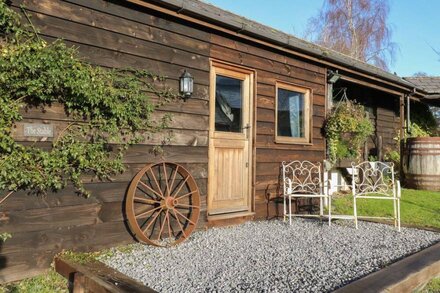 THE STABLES, romantic, character holiday cottage in Machynlleth