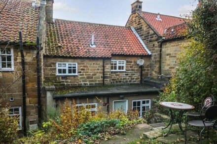 JENNY'S COTTAGE, pet friendly, with open fire in Osmotherley