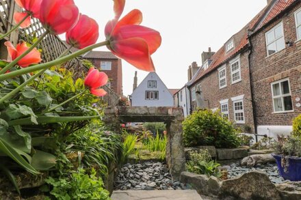 HAGSTONE COTTAGE, pet friendly, luxury holiday cottage in Whitby