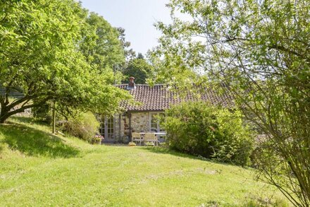 HAYLOFT AT MAGNOLIA LAKE, family friendly, with open fire in Dawlish