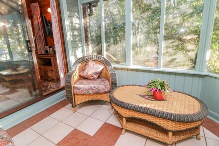 CAMELLIAS AT MAGNOLIA LAKE, character holiday cottage in Dawlish