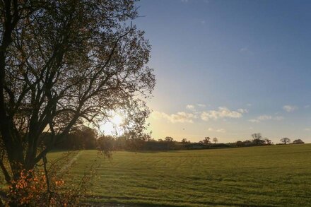 BOX TREE ESCAPES, family friendly, with hot tub in Kirkby Lonsdale