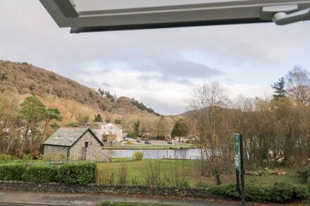 BRIDGE COTTAGE, family friendly, with a garden in Newby Bridge