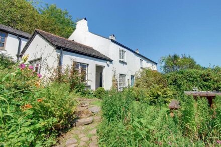 Peppercombe Holt - Three Bedroom House, Sleeps 4