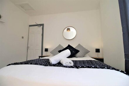 Fitzroy Street House (Sleeps 10)