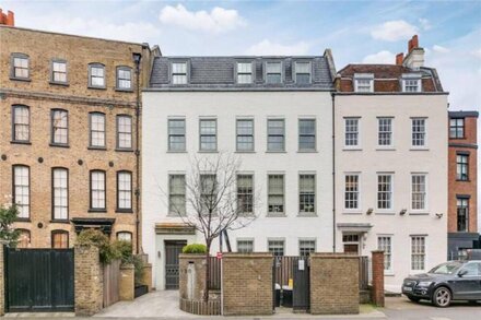 Beautiful 2 Bedroom Flat with Terrace in Fulham