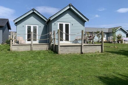 Skylark -  a beach house that sleeps 5 guests  in 2 bedrooms