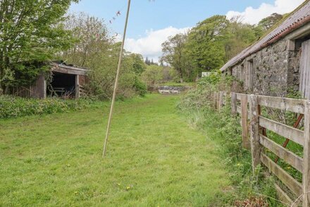 SEAVIEW-BARSLOISNACH COTTAGE, family friendly in Kilmartin