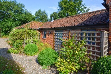 Little Barn - One Bedroom House, Sleeps 2