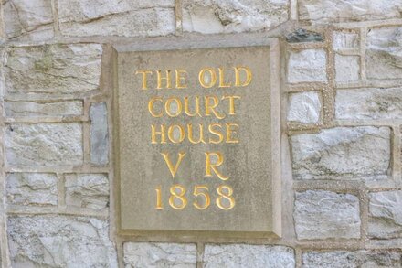 MAGISTRATES CHAMBERS, with open fire in Ingleton