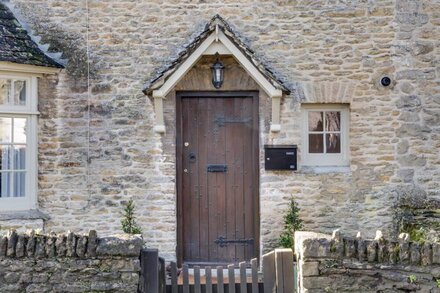 A Luxurious Cottage in the Beautiful Cotswold Town of Fairford