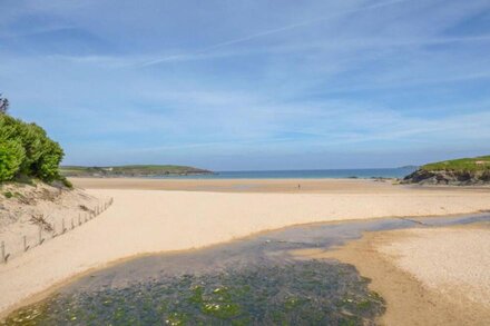 YELLOW SANDS APARTMENT 5, country holiday cottage in Harlyn, Cornwall