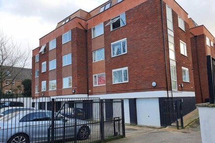 Luton Town Centre Executive Apartment