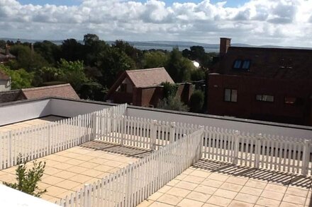 Lymington High Street, Town House, Sun Terrace, Parking, Solent Views, Wifi