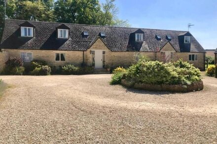 Stanway House, 8 bed, 8 Bath