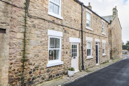 3 MILL WYND, pet friendly, character holiday cottage in Staindrop