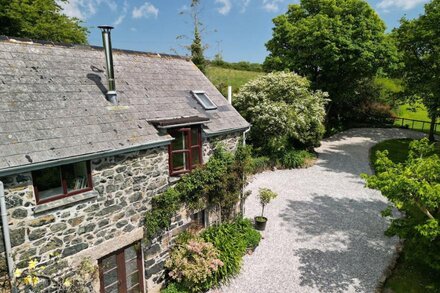 HIGHER LAMPRA, pet friendly, with open fire in Mullion