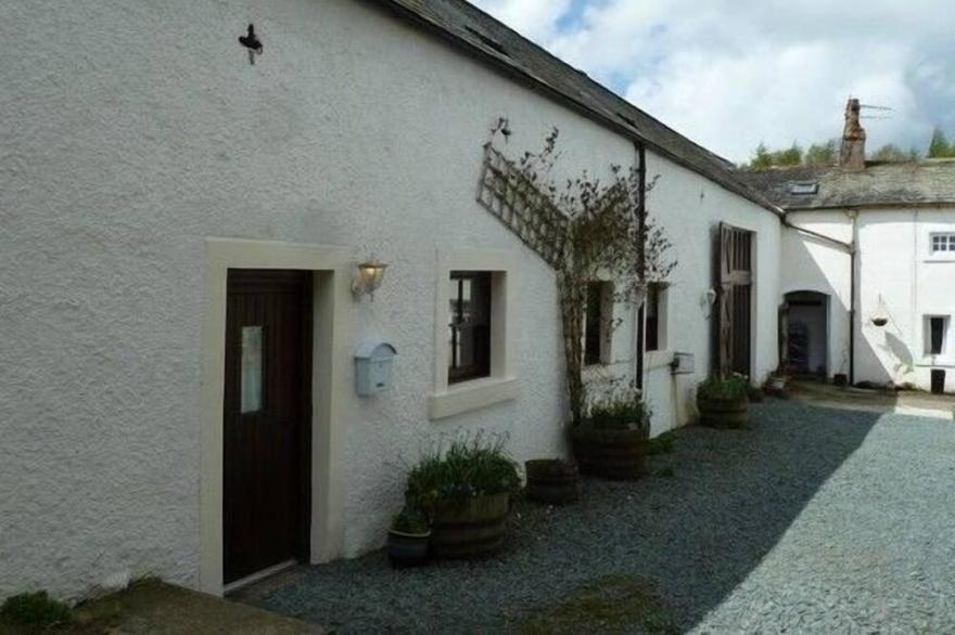 THE BYRE, pet friendly, with a garden in Cockermouth