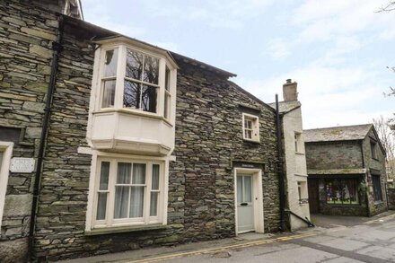 ROWAN COTTAGE, family friendly, character holiday cottage in Grasmere