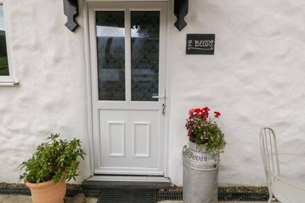 Y BEUDY, pet friendly, character holiday cottage in Waunfawr