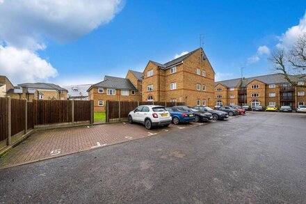 Luxury 2 Bed Apartment Stansted Bishops Stortford