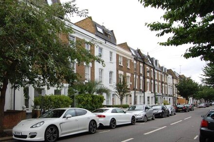 Luxury Penthouse Apartment in Charming Brackenbury Village, W6