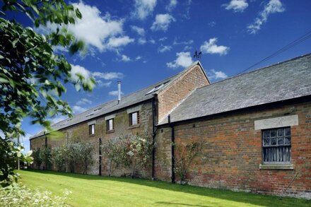 The Long Barn at Warborne Farm