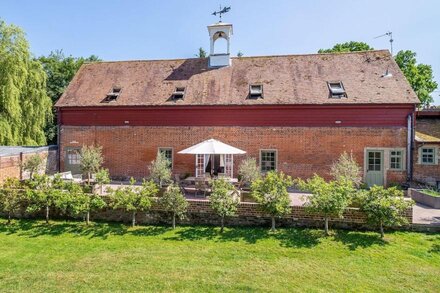 Stunning luxury cottage in historic country estate - Belchamp Hall Stables