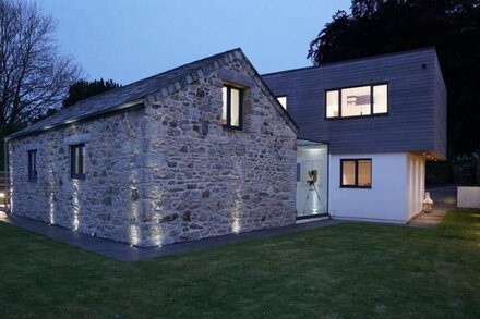 Luxurious barn on edge of Bodmin Moor & easy access to Cornish coast