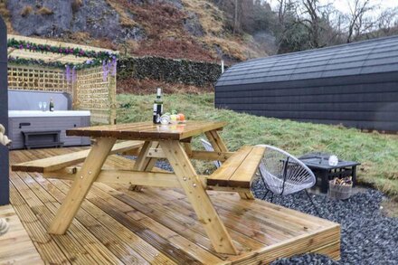 LOVIES PLACE - CROSSGATE LUXURY GLAMPING, pet friendly in Glenridding