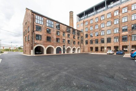 1 Bed Modern Apartment in a Converted Mill