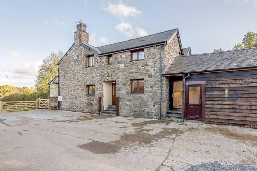 4 bedroom accommodation in Bwlch-y-ffridd, near Newtown