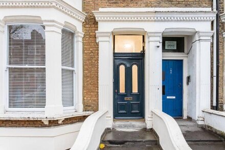 Bright Maida Vale Apartment