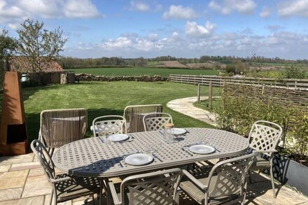 Stylish Family Barn, edge of Frome + country views