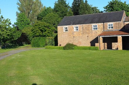 Delightful 4-bed apartment in gardens and farmland in heart of Yorkshire