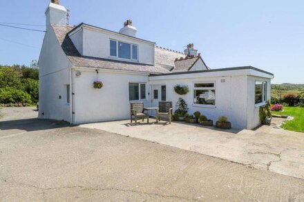 Charming 2 Bed House near Rhoscolyn